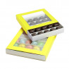 boite plate jaune à fenêtre